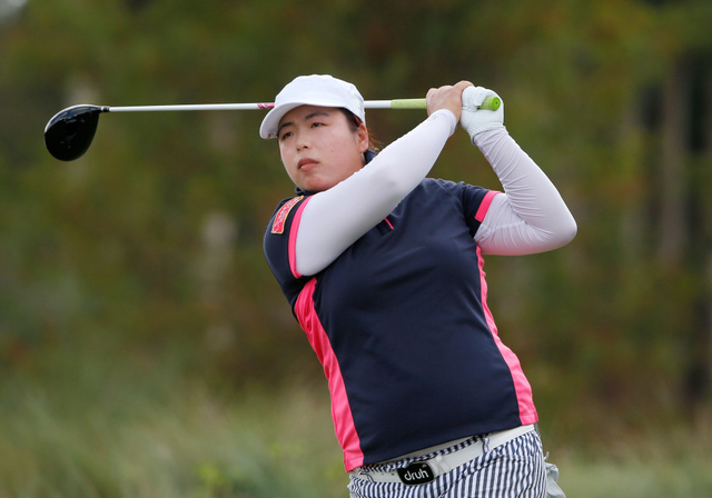 冯珊珊挥舞一号木