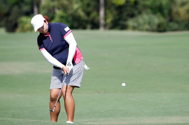 冯珊珊演练短杆技术