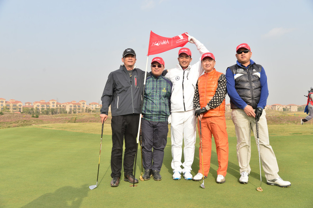 梁文冲与杆主合影