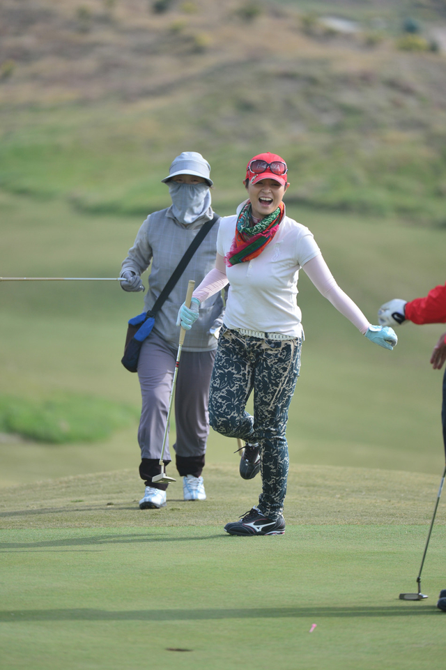 推球进洞十分开心