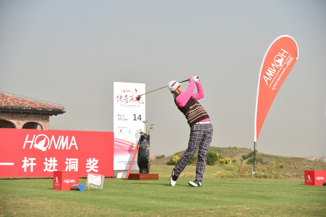 选手挑战一杆进洞