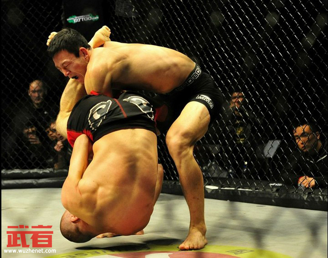 王冠抱摔贝克布拉特