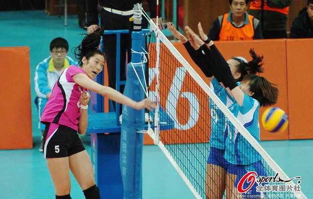 河南队单手重扣