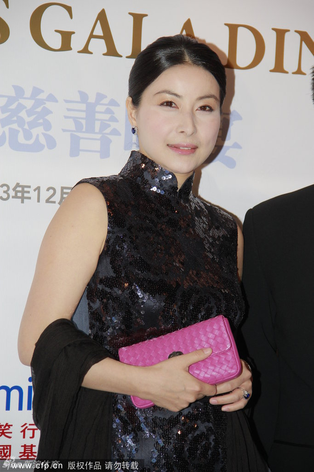 郭晶晶现身旗袍显富贵