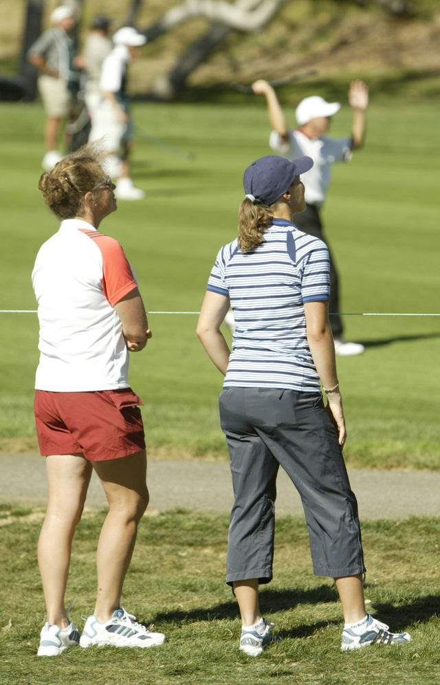 2002年世界比洞赛上辛吉斯与妈妈一起看加西亚