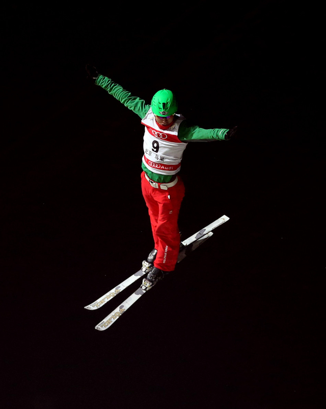 舒展的空中动作