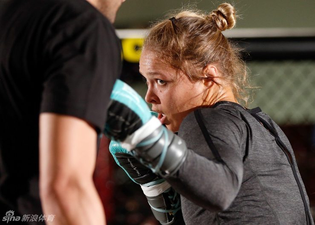 罗西最经典照片 女王演绎完美生涯