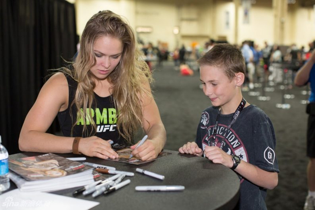 罗西最经典照片 女王演绎完美生涯