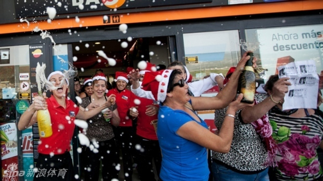 正在庆祝的人群