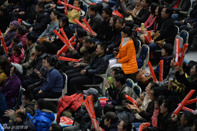 上海观众呐喊助威