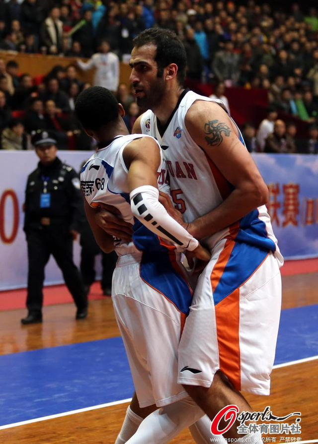 哈达迪劝阻菲巴