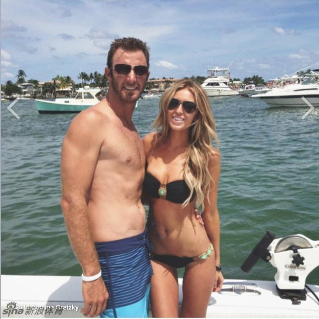  达斯汀未婚妻晒性感照