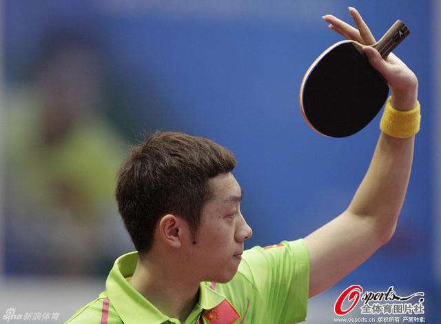 总决赛樊振东1-4许昕