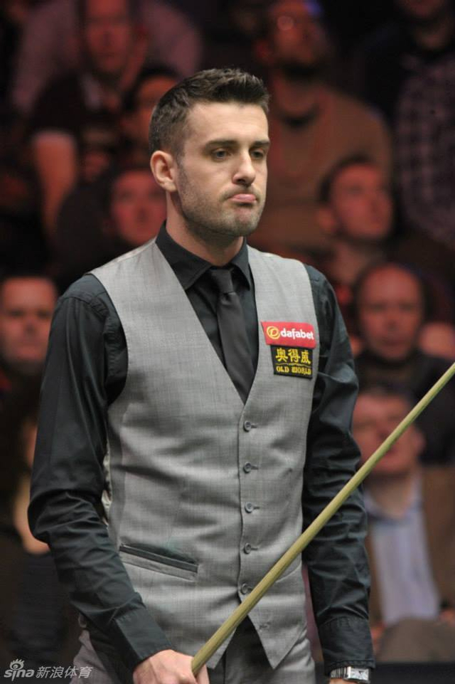 塞尔比不满意击球