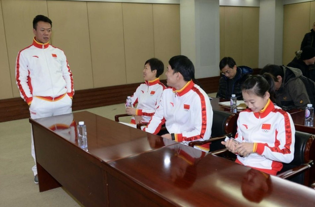 大伙跟赵宏博开玩笑