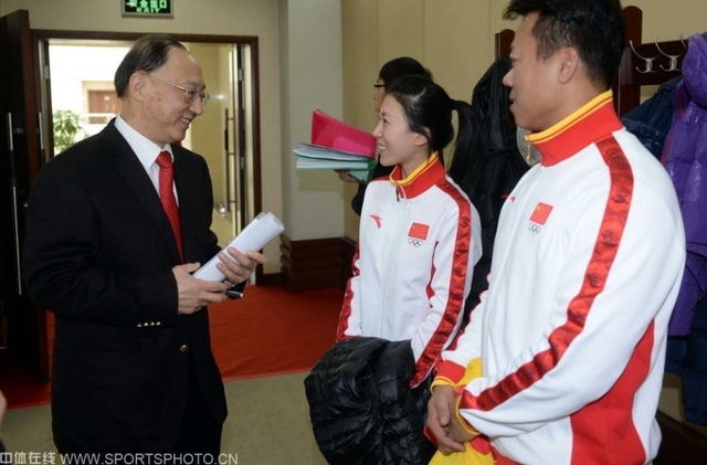 刘鹏与庞清赵宏博交谈