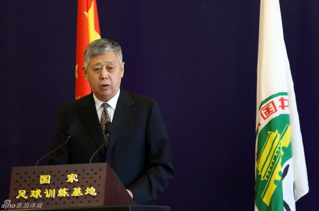 王钧在会上作报告