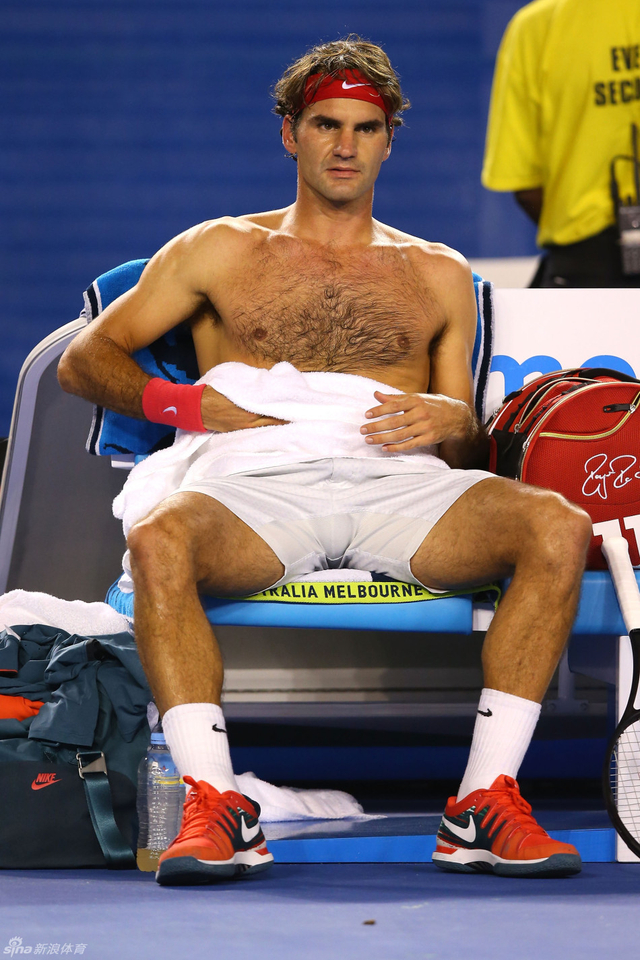 费德勒场边半裸