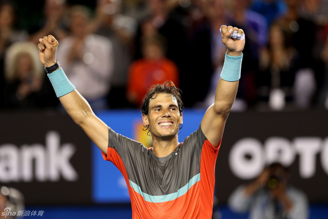 纳达尔挥臂庆祝