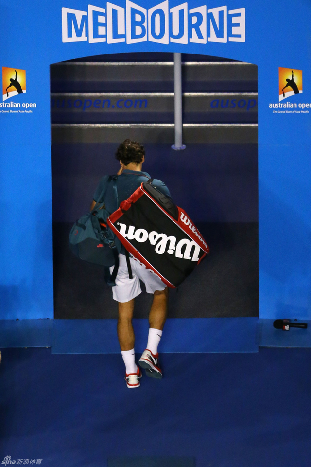 落寞费天王背影