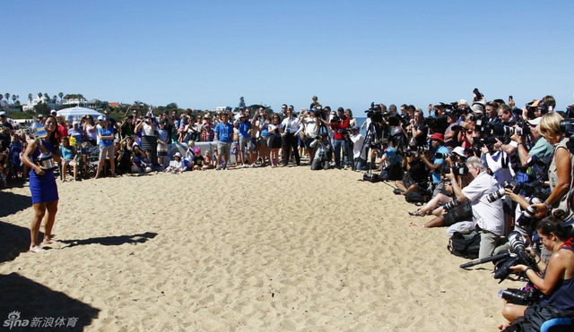 众媒体纷涌而至