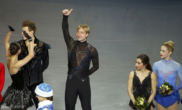 普鲁申科竖起拇指