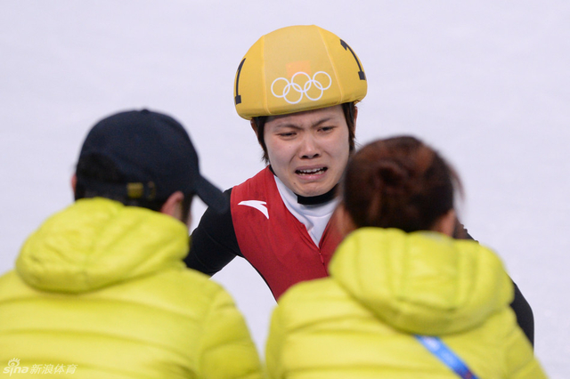 难以抑制自己的泪水