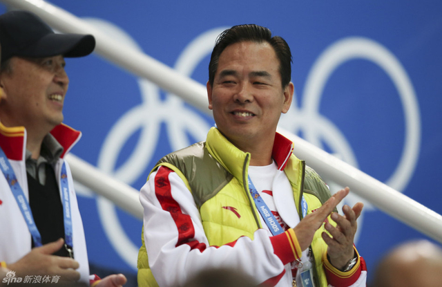 蔡振华为李坚柔鼓掌