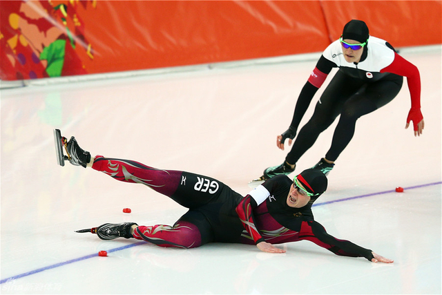 德国选手比赛中摔倒