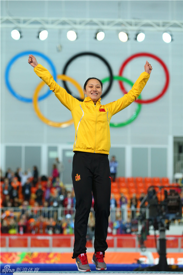 张虹领奖时兴奋异常