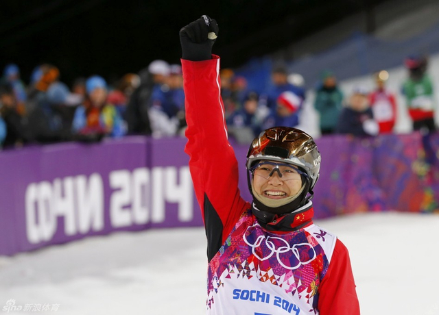 徐梦桃挥手致意