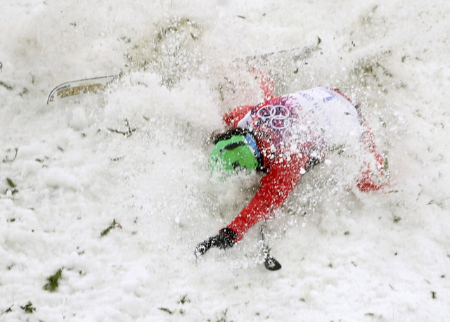 李妮娜摔倒排第四