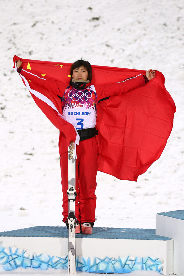 徐梦桃身披国旗