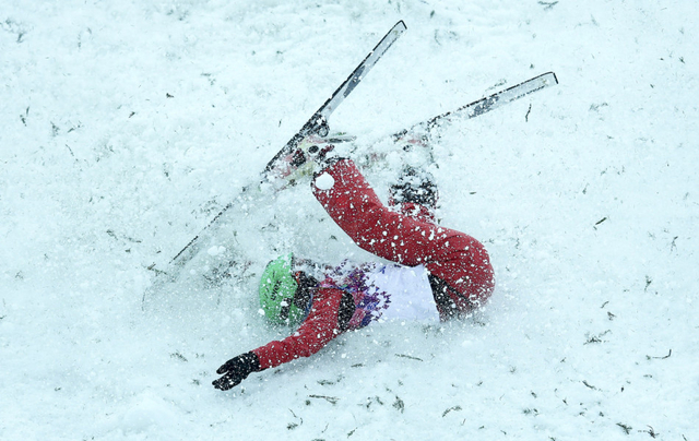 李妮娜未能站稳