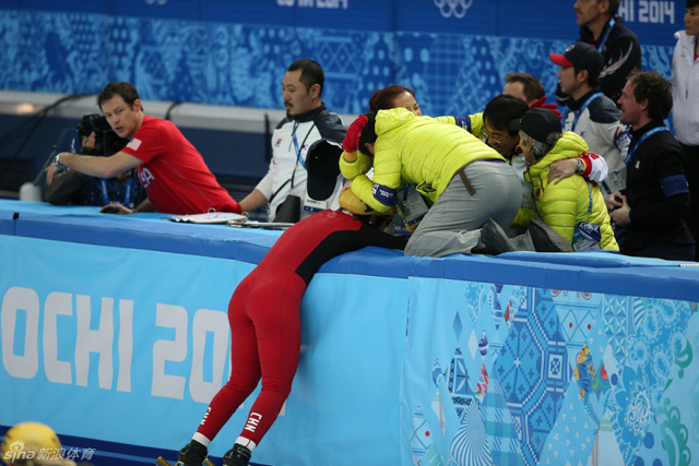 中韩主教练表情对比