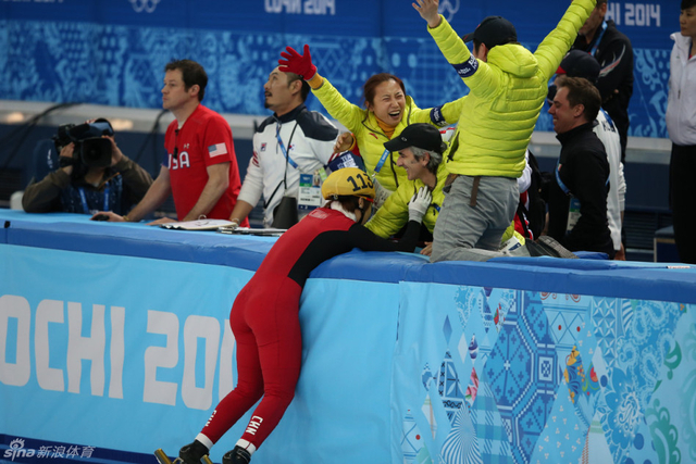 一面沉静，一面欢呼