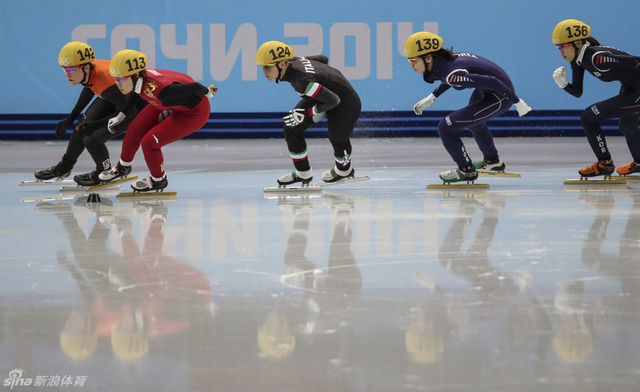 周洋内道超越瞬间