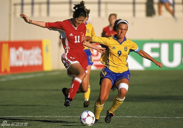 身穿11号挑战瑞典队长