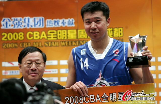 八年后再捧全明星赛MVP