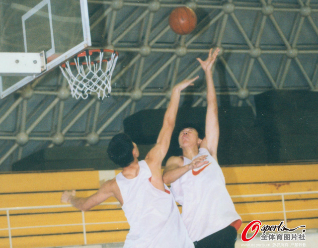 1997年男篮训练与姚明单挑