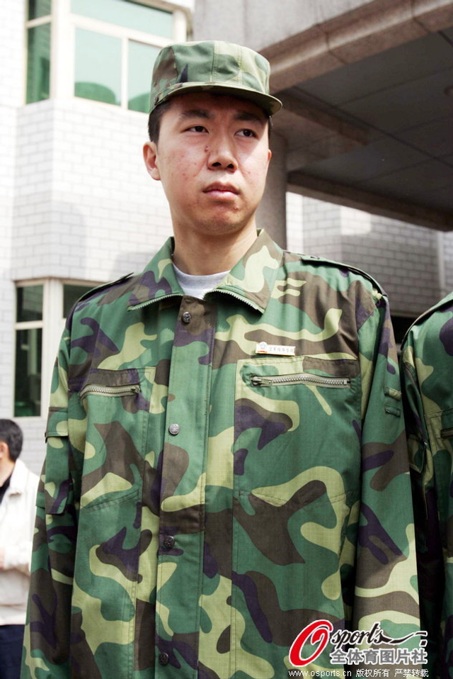 结束NBA生涯回国后参加军训