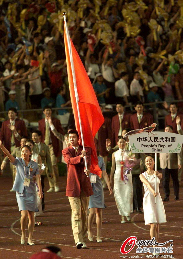 2001年大运会任中国代表团旗手