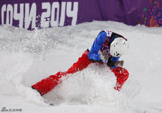 贾宗洋失误懊恼挥拳