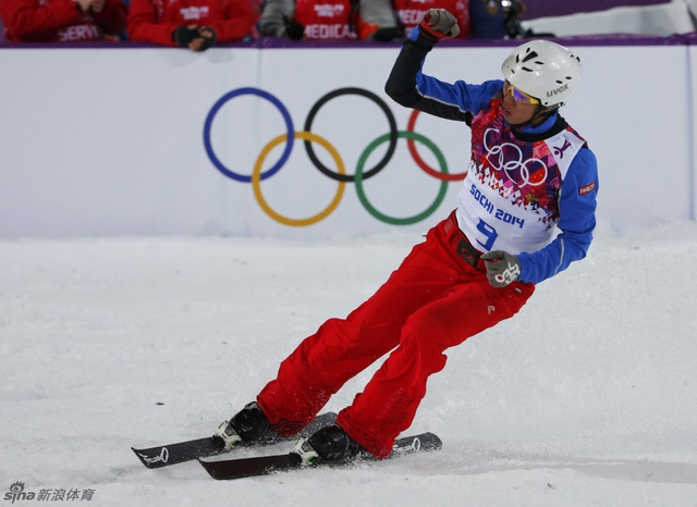 贾宗洋挥拳致意