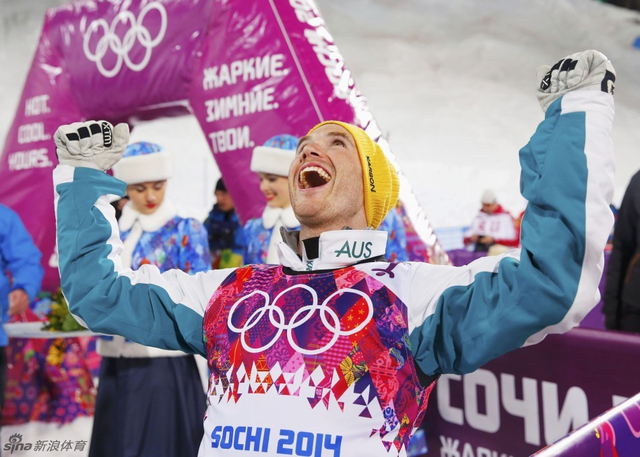 澳大利亚人兴奋大笑