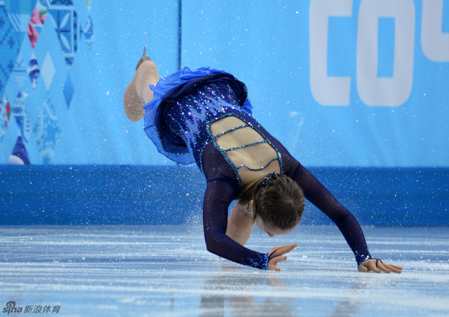 尤利娅失误倒地