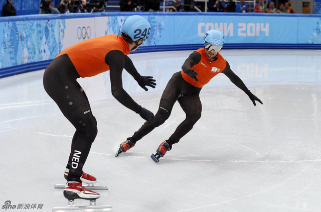 荷兰队两名队员