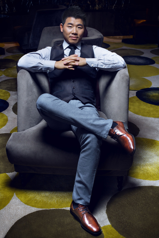 吴阿顺穿着ECCO EDINBURGH 爱丁堡系列