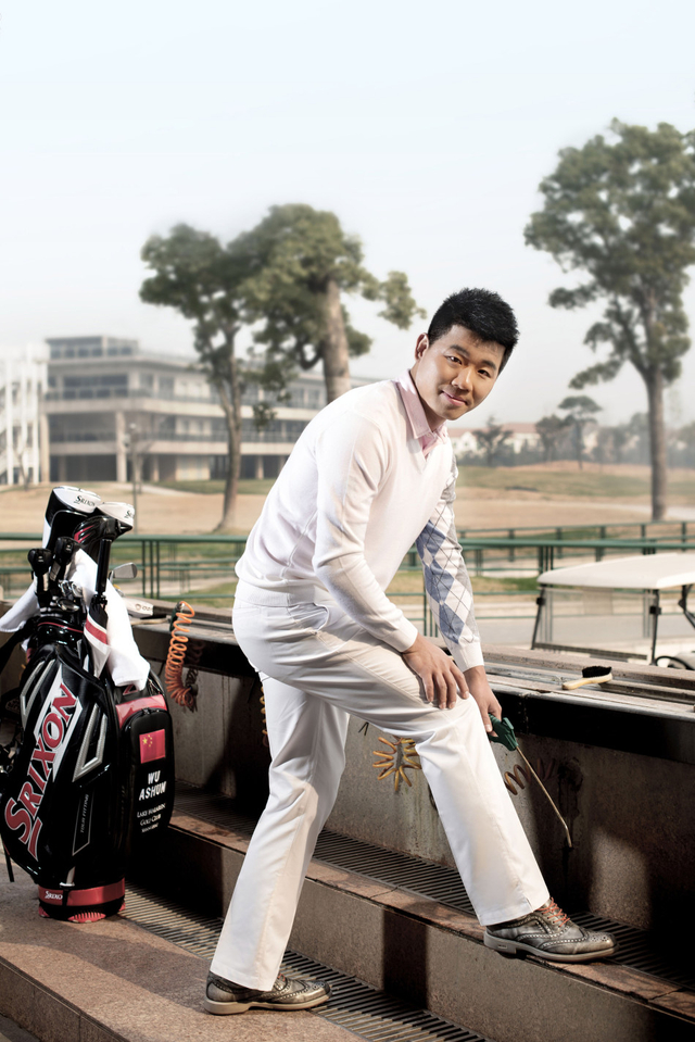 吴阿顺穿着ECCO TOUR GOLF HYBRID 系列2