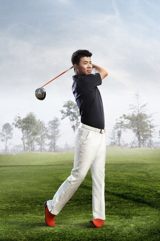 吴阿顺穿着男子健步Z高尔夫系列